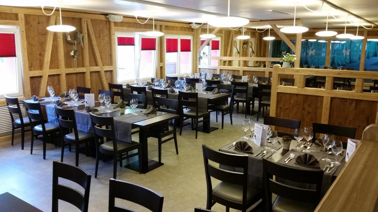 Hotel Fitnexx Zelt-Dorf Balsthal Esterno foto